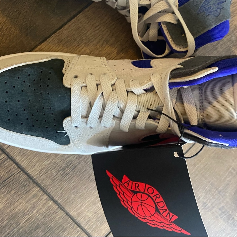 Nike Black and Blue Sneakers High-Top.
Like new. - Picture 6 of 8